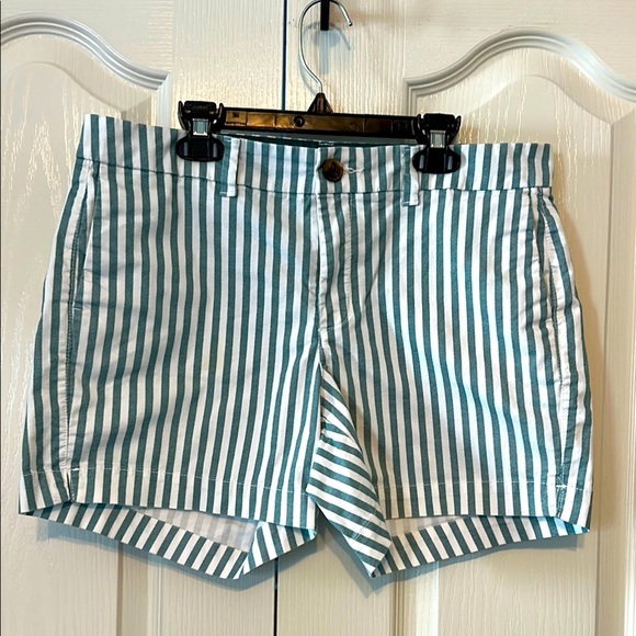Old Navy Striped Green and White Women's Shorts Size 8 - Picture 1 of 11